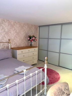 Merchant City Luxury 2 Bedroom Apartment with Secure Parking Available on Request, Glasgow